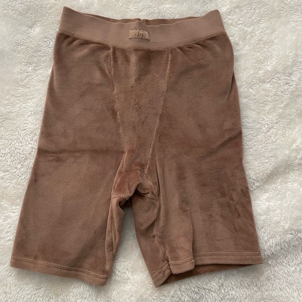 SKIMS velour biker shorts